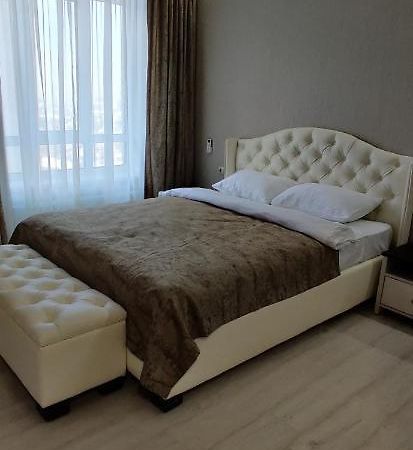 Luxury Apartments Atlant Lutsʼk Exterior foto