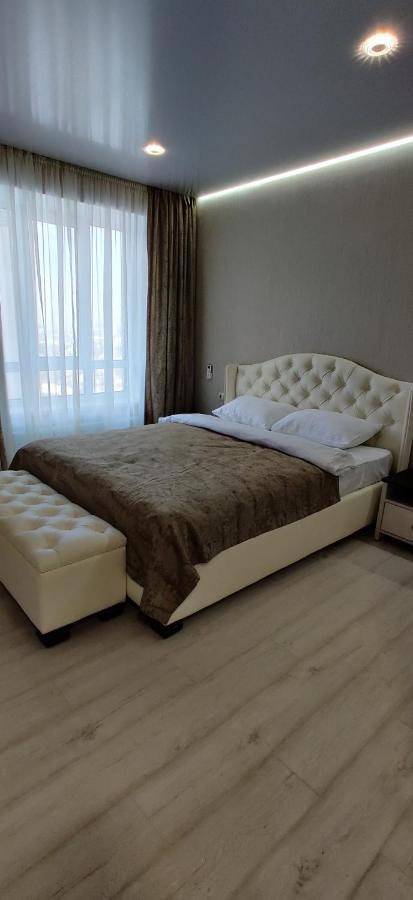 Luxury Apartments Atlant Lutsʼk Exterior foto