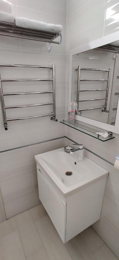 Luxury Apartments Atlant Lutsʼk Exterior foto